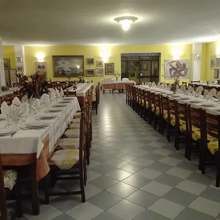 Ebe מלון